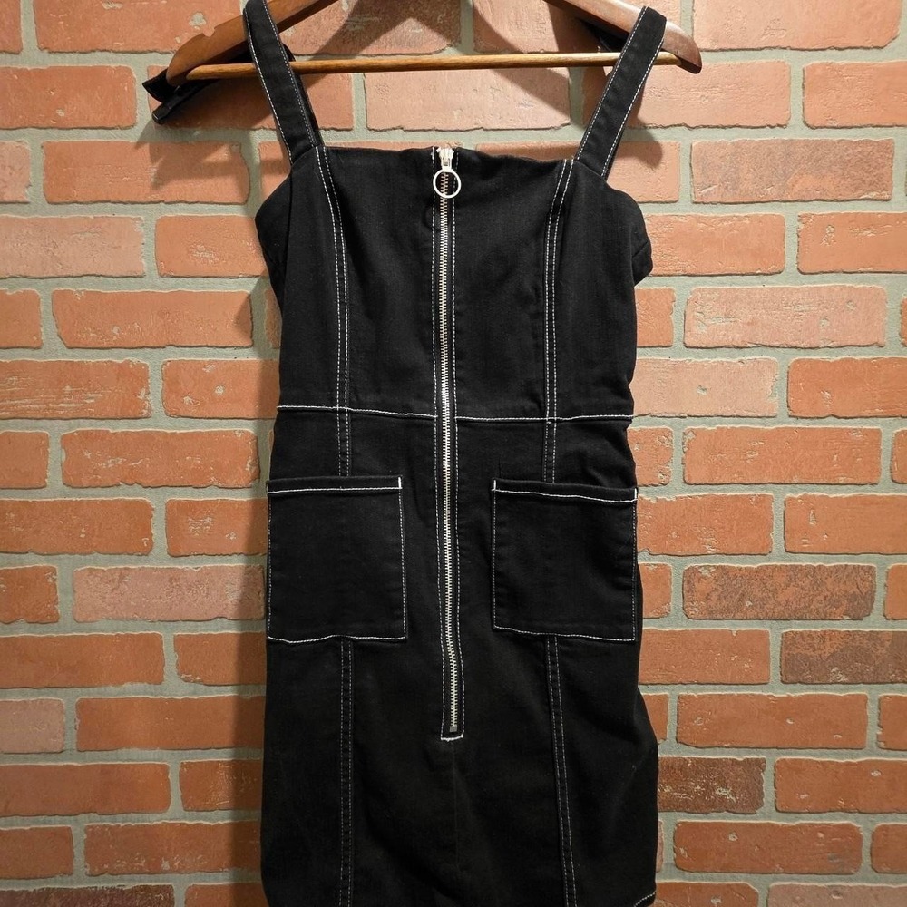 BB Dakota black mini dress white stitching tie‎ straps size 6 sku92